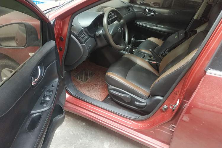 Used Nissan Tiida 2011 1.6L Manual Comfort Edition Driver Seat