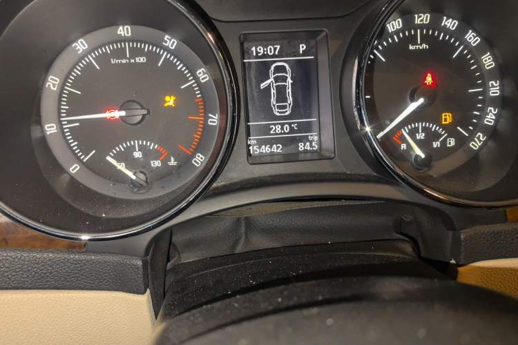 Used Skoda Superb 2013 1.4 TSI DSG Prestige Edition Odometer Close Up