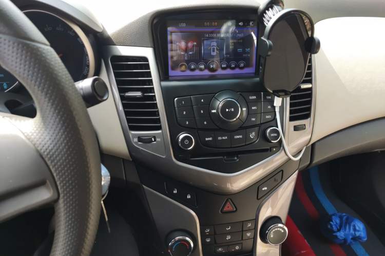 Used Chevrolet Cruze 2015 1.5L Classic SE MT Audio And AC Panel