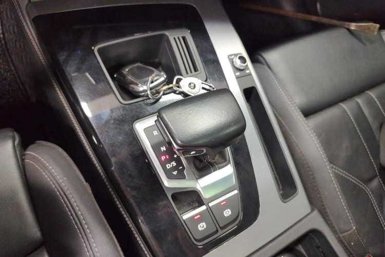 Used Audi Q5L 2021 40 TFSI Fashion Dynamic Model Gear Lever