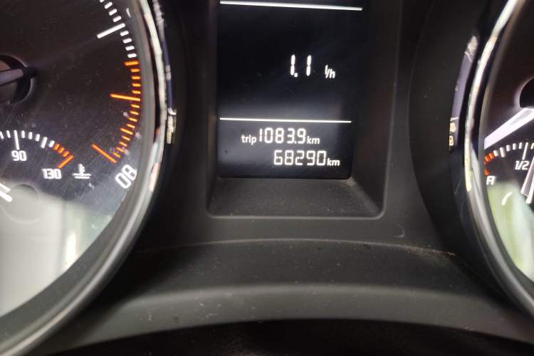 Used Skoda Superb 2013 1.4TSI DSG Sport Edition Odometer Close Up