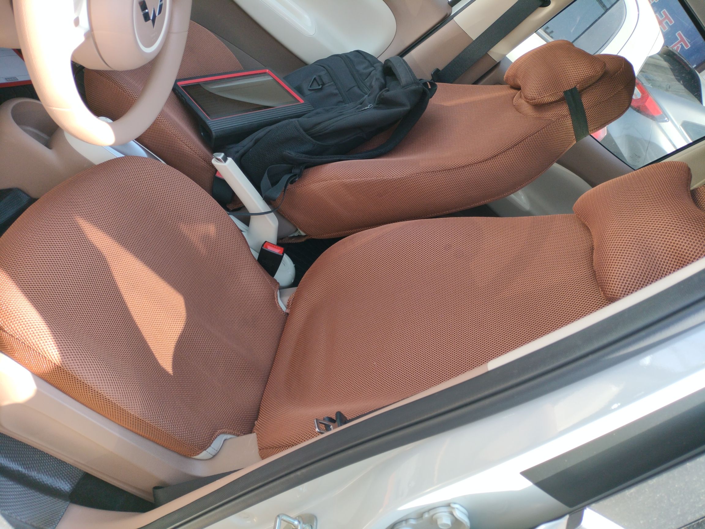 Переднее сиденье в автомобиле