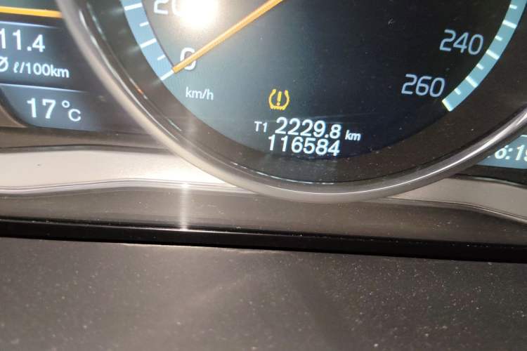 Used Volvo S60 2014 S60L T5 Smart Upgrade Edition Odometer Close Up