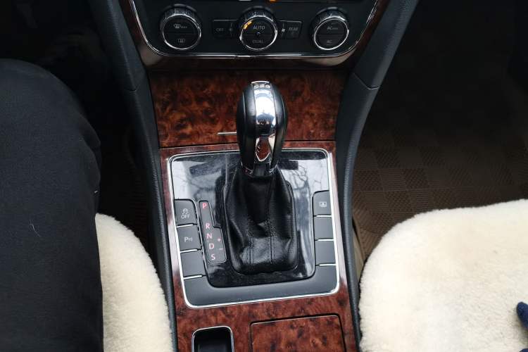 Used Volkswagen Passat 2011 1.8 TSI DSG Prestige Edition Gear Lever