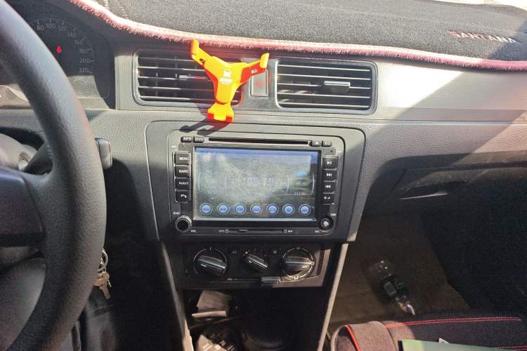 Used Volkswagen Santana 2015 1.4L Manual Fashion Edition