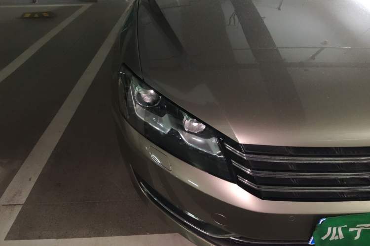 Used Volkswagen Passat 2011 3.0L V6 DSG Flagship Deluxe Edition Right Front Headlight