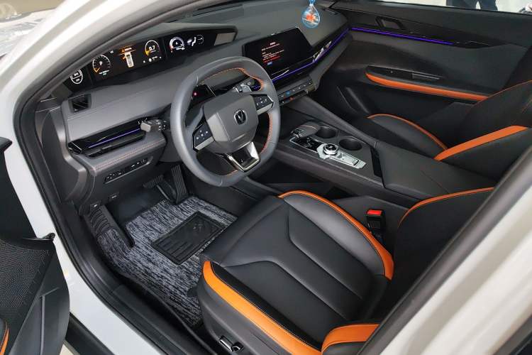 Used CHANGAN UNI-V 2023 1.5T Prestige Model