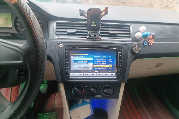 Used Skoda Rapid 2015 1.6L Manual Smart Selection Model Audio And AC Panel