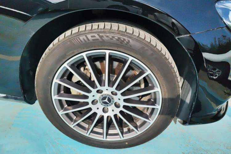 Used Mercedes-Benz E-Class 2019 E 200 L Right Front Wheel Hub