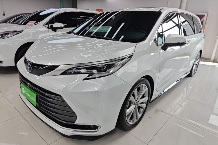 Used Toyota SIENNA 2023 2.5L Hybrid Deluxe Edition