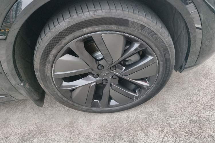 Used Li Auto L9 2024 Ultra Model Right Front Wheel Hub