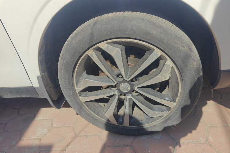 Used Venucia T90 2017 2.0L CVT Smart Edition Right Front Wheel Hub