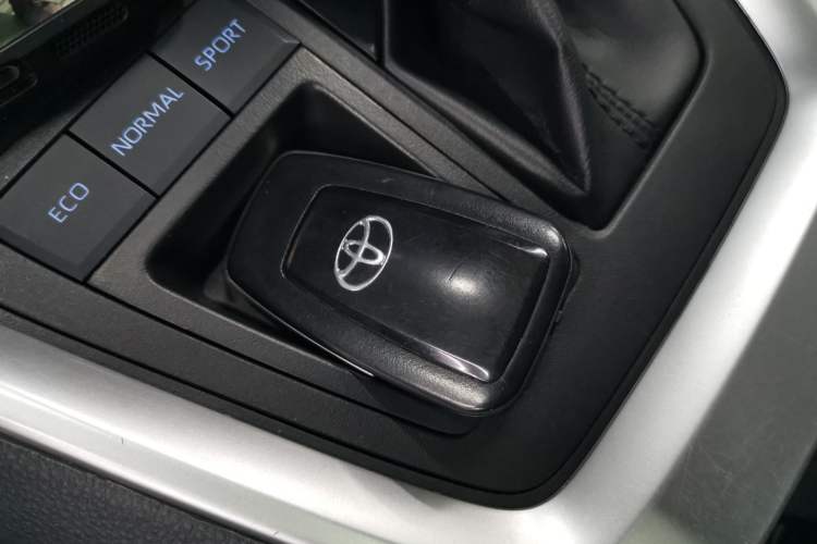 Used Toyota RAV4 2020 2.0L CVT Two-Wheel Drive Fashion PLUS Edition Vehicle Key