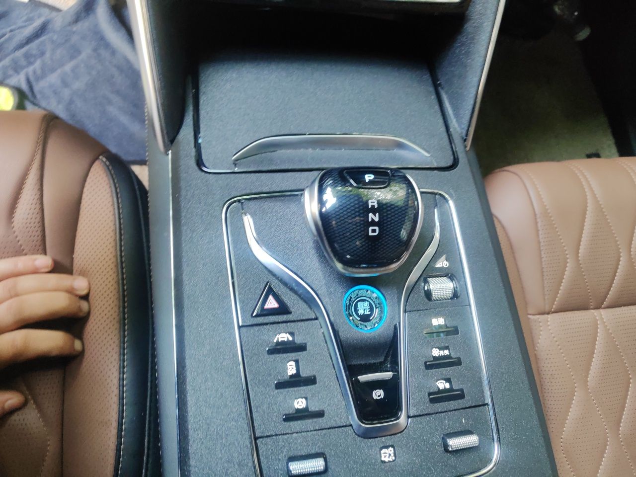BYD Tang New Energy 2021 DM-i 112KM Prestige Model - Premium — снимка 14