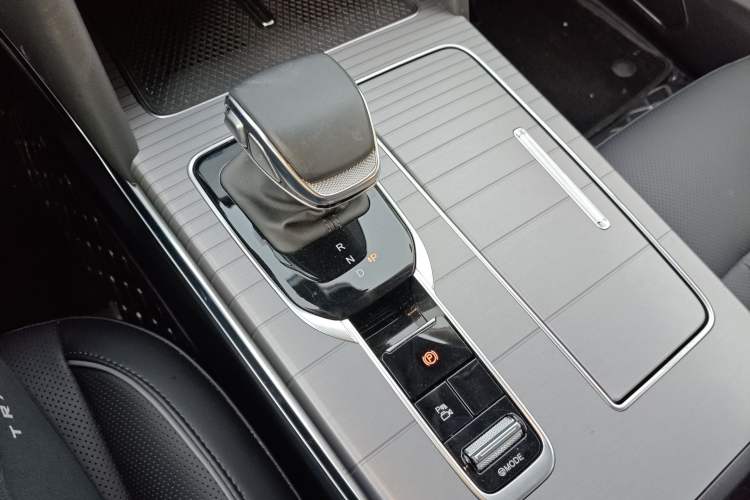 Used Hongqi HS7 PHEV 2024 2.0T PHEV Four-Wheel Drive Flagship Edition 6 Seats Gear Lever