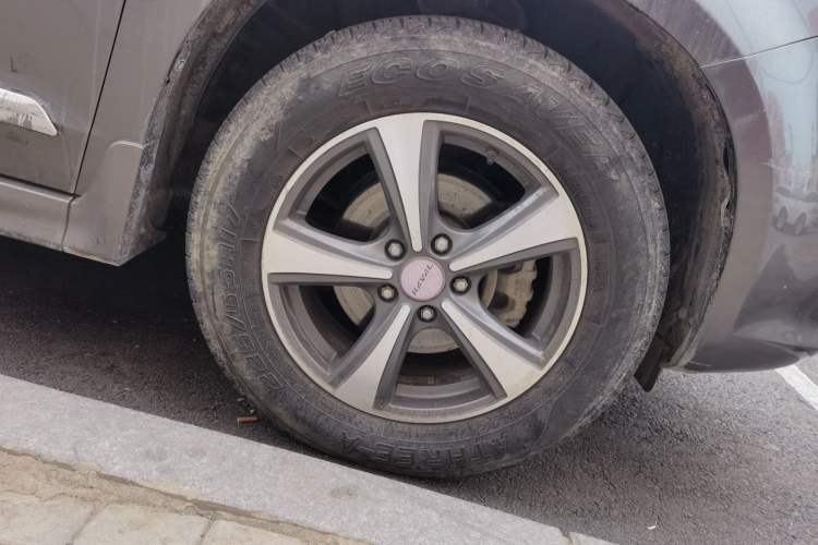 Used Haval H6 2013 Upgraded Model 2.4L Automatic Two-Wheel Drive Elite Version
