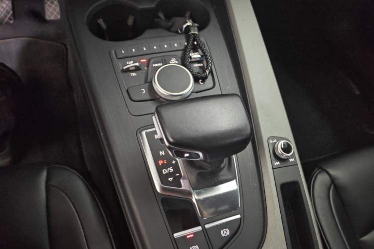 Used Audi A4L 2017 40 TFSI Ambition Edition Gear Lever