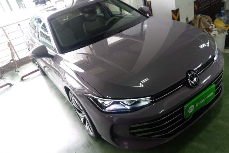 Used Volkswagen Passat 2025 Pro 380TSI Dragon Glory Edition Front Right 45 Deg