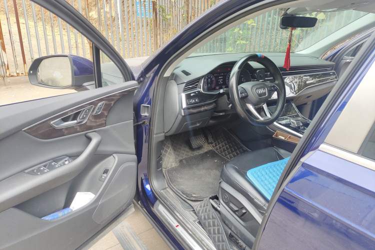 Used Audi Q7 2020 55 TFSI quattro S line sports model Driver Seat