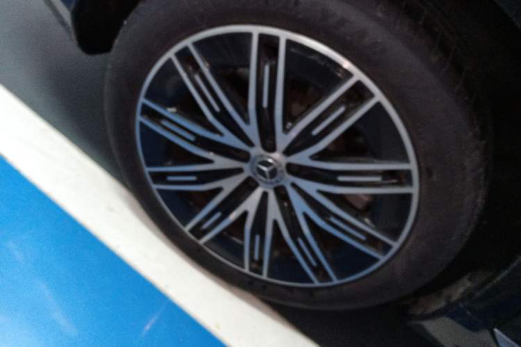 Used Mercedes-Benz EQS SUV 2023 450 4MATIC Luxury Edition Exterior 5