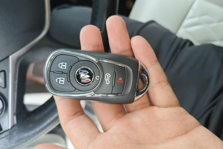 Used Buick GL8 2021 Land Cruiser Executive Class 652T Luxury Model Vehicle Key