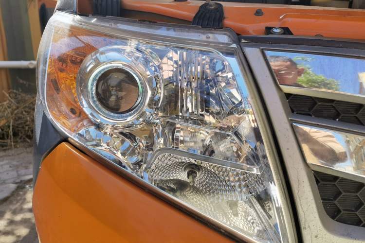 Used Dongfeng Yufeng 2018 2.5T Logistics Vehicle A100 Long Wheelbase Mid-Roof 5-9 Seater China V Emission Standard ZD25