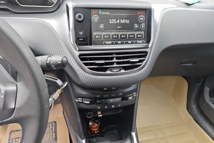 Used Peugeot 2008 2014 1.6L Manual Fashion Edition Audio And AC Panel