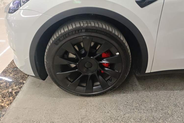 Used Tesla Model Y 2022 Long-Range All-Wheel-Drive Version