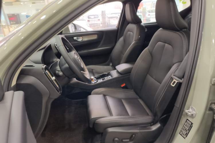 Used Volvo XC40 2024 B4 4x4 Smart Luxury Edition