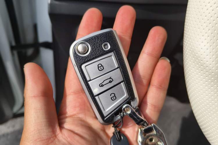 Used Volkswagen Tayron 2023 330TSI Two-Wheel-Drive R-Line High-Energy Version Vehicle Key