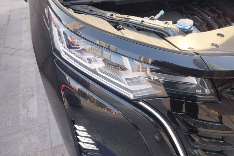 Used Denza D9 2025 DM-i Intelligent Drive 1020 Four-Wheel Drive Flagship Model