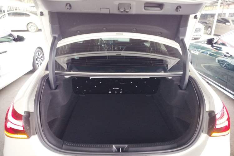 Used Mercedes-Benz A-Class 2022 Second Facelift A 200 L Sport Sedan Fashion Version
