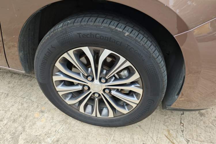 Used Buick GL8 2020 Land Cruiser Executive Class 652T Comfort Model Right Front Wheel Hub