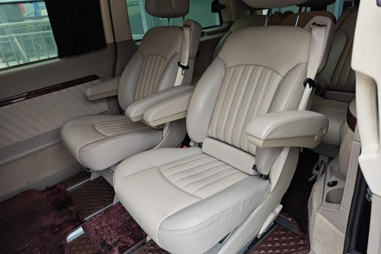 Used Mercedes-Benz Viano 2013 3.0L Comfort Edition
