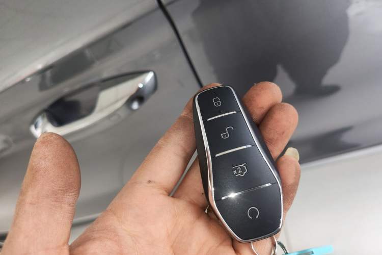 Used BYD Song PLUS New Energy 2024 Honor Edition EV 520km Luxury Model Vehicle Key