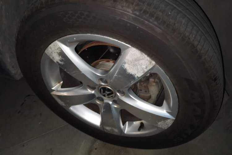Used Volkswagen Tiguan 2012 1.8TSI Automatic All-Wheel Drive Elite Edition Right Front Wheel Hub