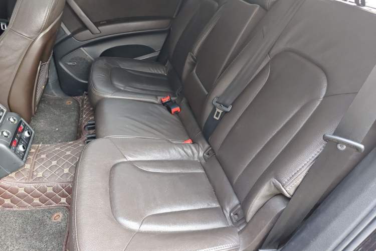 Used Audi Q7 2014 35 TFSI Ambition Edition Left Rear Seat