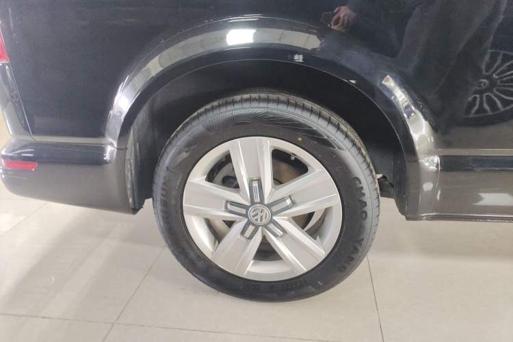 Used Volkswagen Caravelle 2018 2.0 TSI 4x4 Comfort Edition 7 Seats Right Rear Wheel Hub