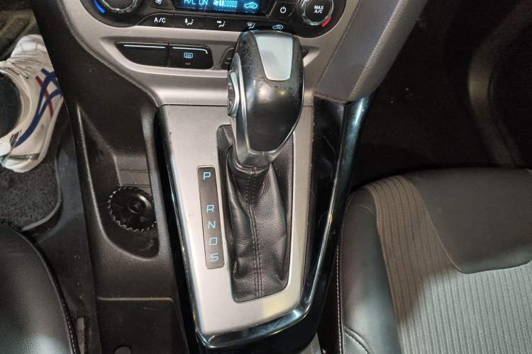 Used Ford Focus 2012 Hatchback 1.6L Automatic Fashion Edition Gear Lever