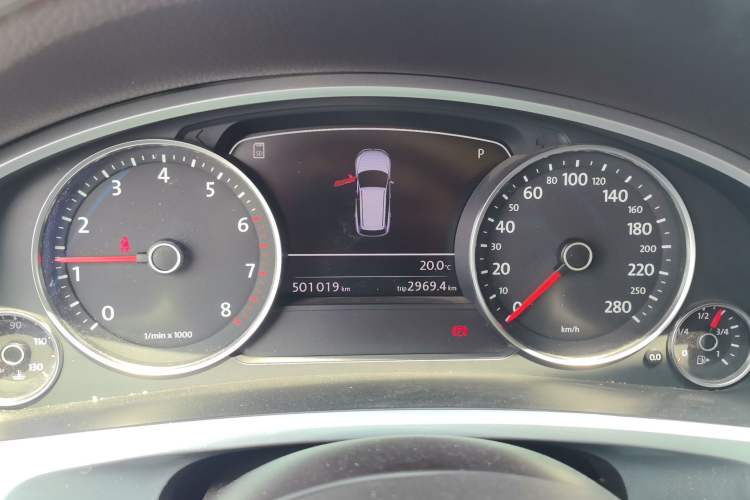 Used Volkswagen Touareg 2011 3.0 TSI Comfort Version Instrument Cluster