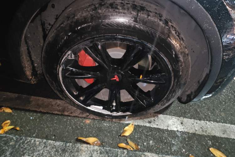 Used Tesla Model Y 2022 Revised Version Rear-Wheel Drive Right Front Wheel Hub