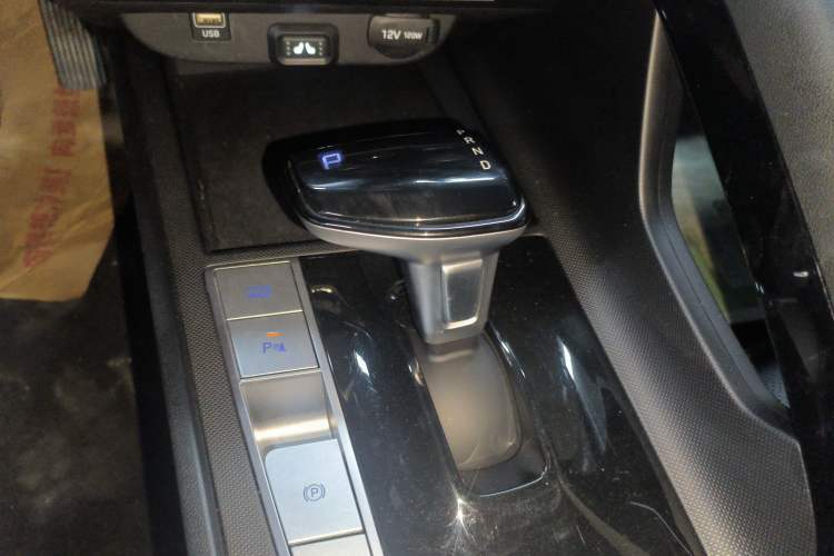 Used Hyundai Elantra 2023 1.5L CVT GLX Elite Edition Gear Lever