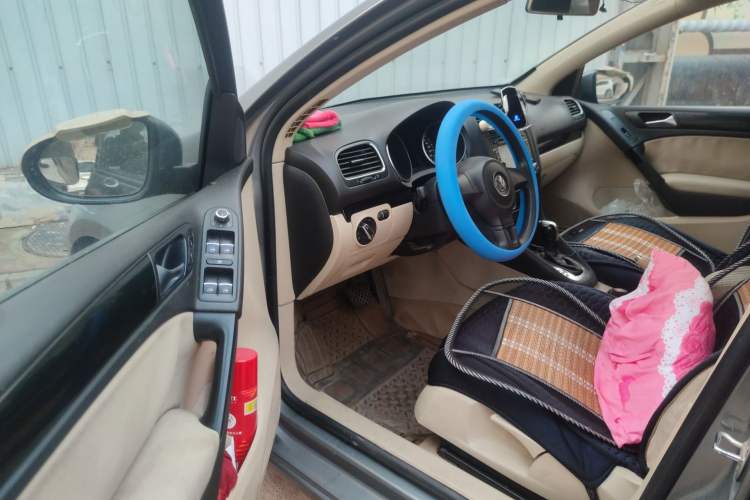 Used Volkswagen Golf 2011 1.6L Automatic Comfort Model
