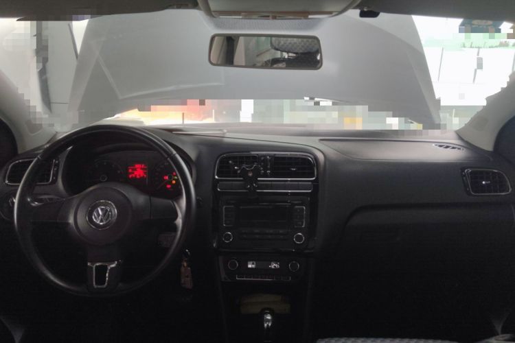 Used Volkswagen Polo 2011 1.6L Automatic ZhiKu Edition Center Console