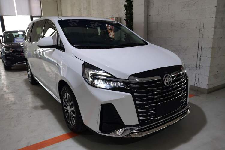 Used Buick GL8 2023 Facelifted Land Cruiser Executive Luxury Version
