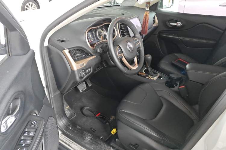 Used Jeep Cherokee 2016 2.4L Leading Edition