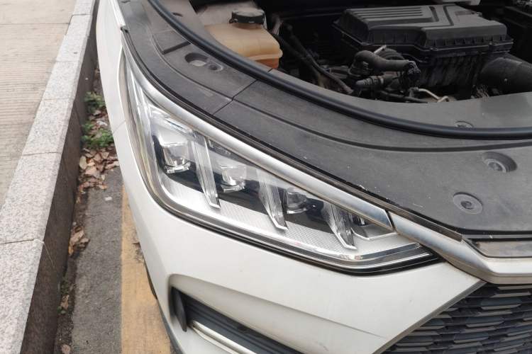 Used BYD Song PLUS 2020 1.5T Automatic Prestige Version Right Front Headlight