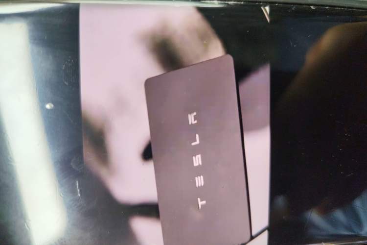 Used Tesla Model Y 2021 Long-Range All-Wheel-Drive Version Vehicle Key