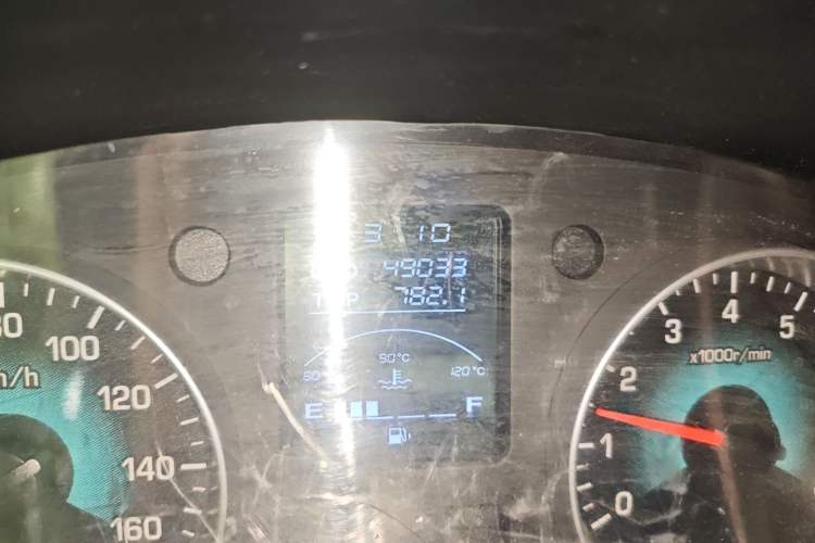 Used Jinbei New Hiace X30L 2022 1.5L Wealth Edition Air-Conditioning-Free Van China VI Standard SWC15M
