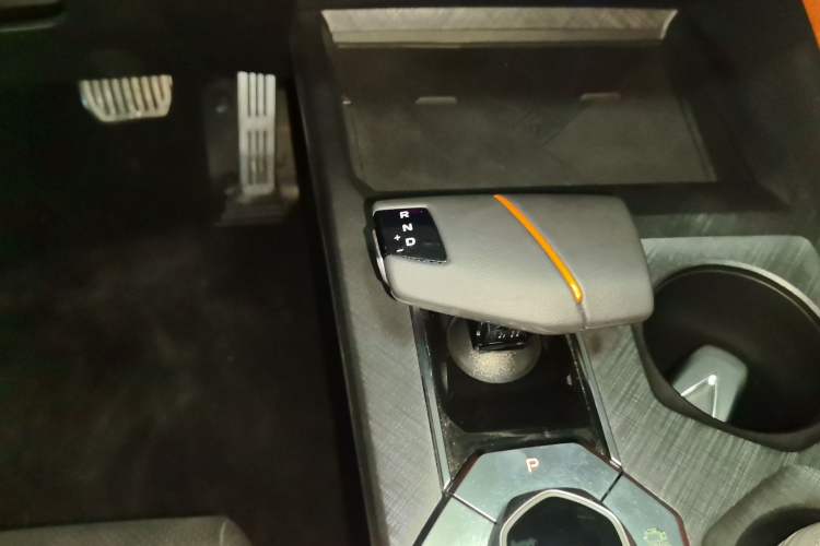 Used CHANGAN UNI-V 2023 1.5T Sport Edition Gear Lever